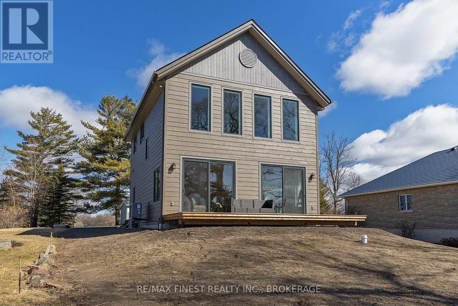 113 Willowbank Road E, Gananoque, Ontario  K7G 2V5 - Photo 2 - X12174172