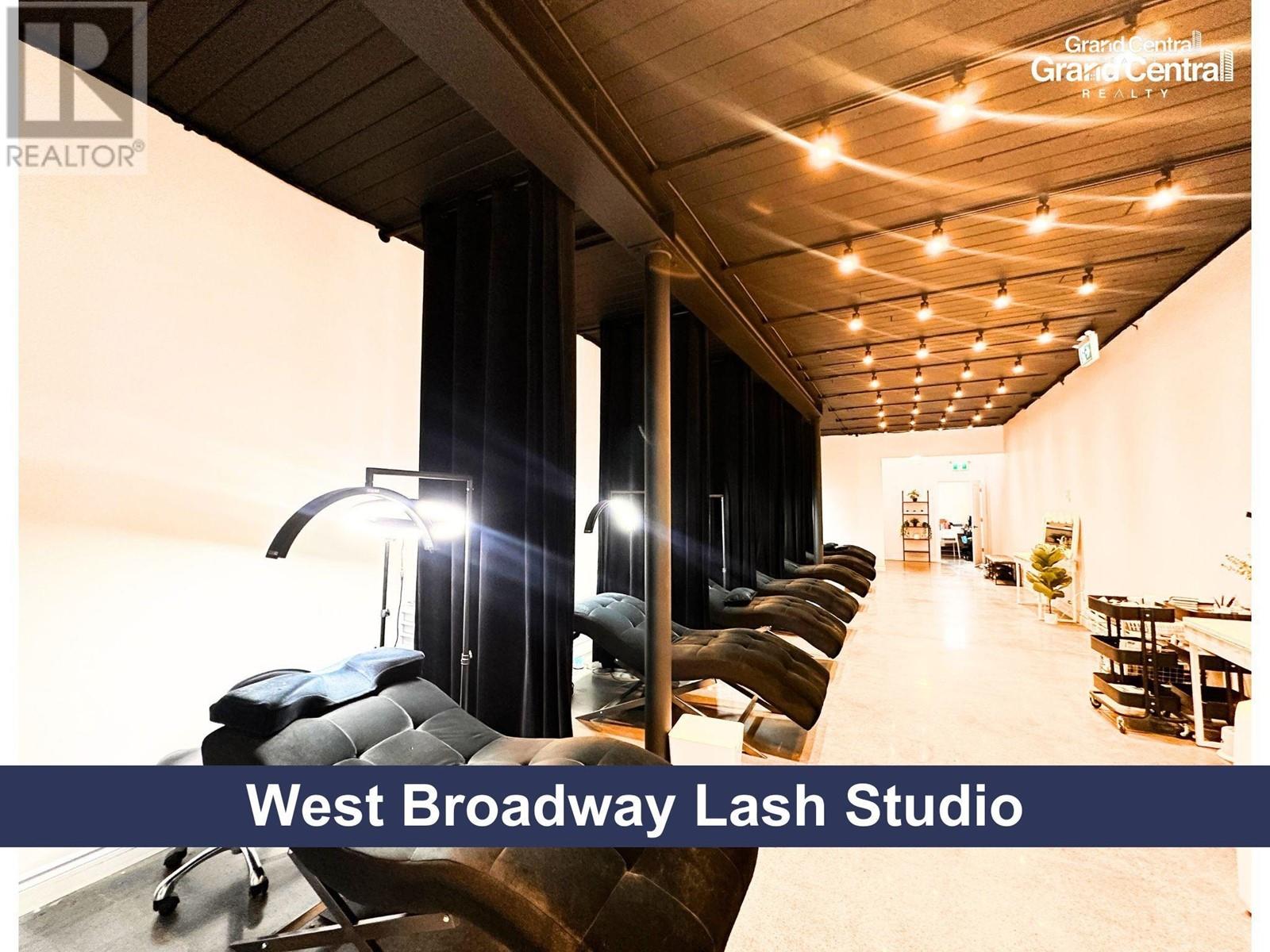 3261 W Broadway, Vancouver, British Columbia  V6K 2H5 - Photo 1 - C8069430
