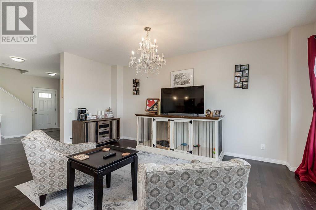 197 Hillcrest Drive Sw, Airdrie, Alberta  T4B 0Y8 - Photo 3 - A2220202