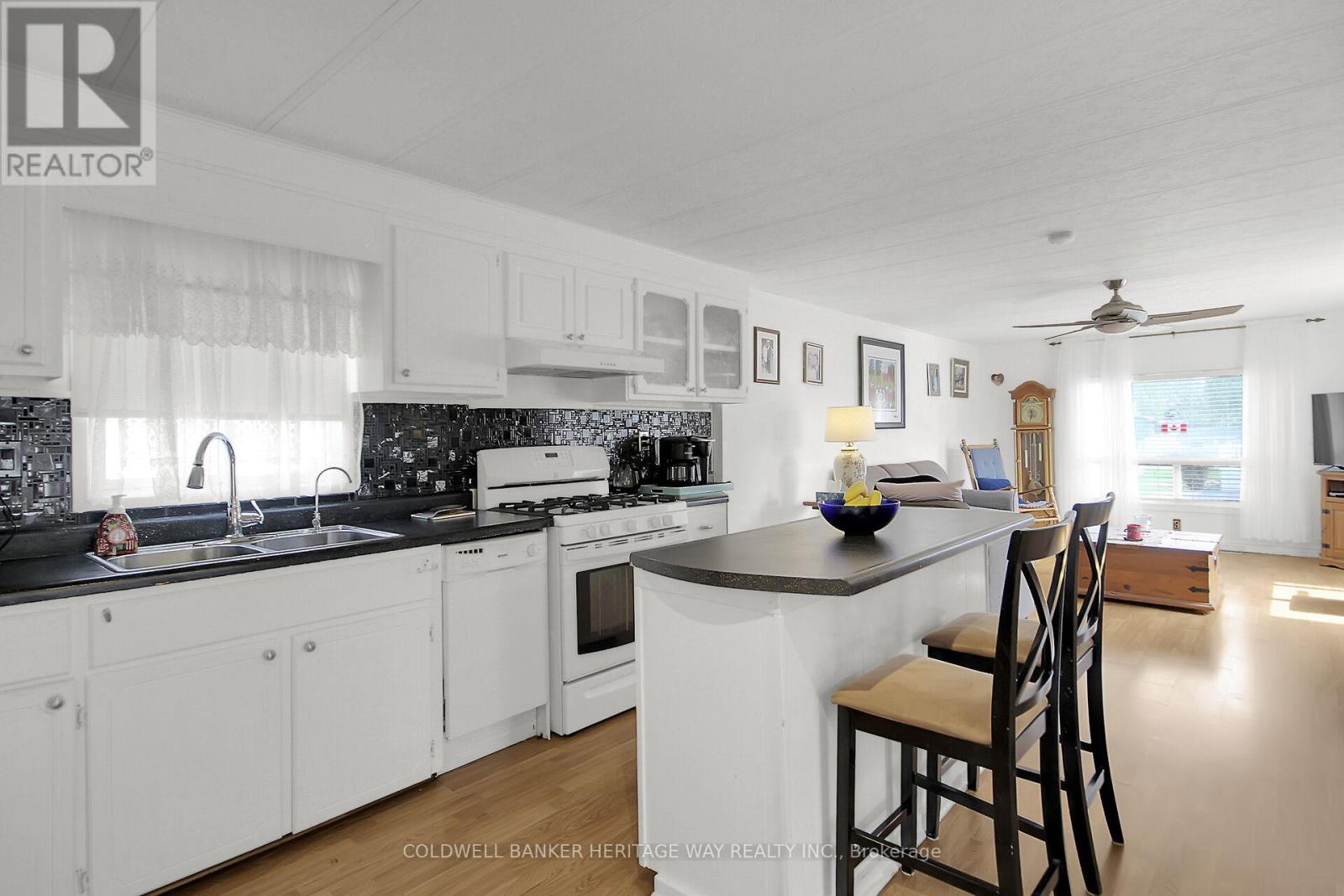 241 Park Crescent, Carleton Place, Ontario  K7C 4R5 - Photo 11 - X12171956