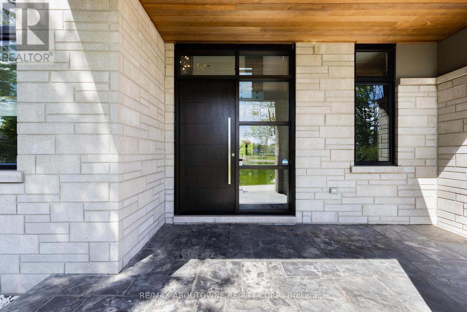 215 Morden Road, Oakville, Ontario  L6K 2S2 - Photo 8 - W12173995