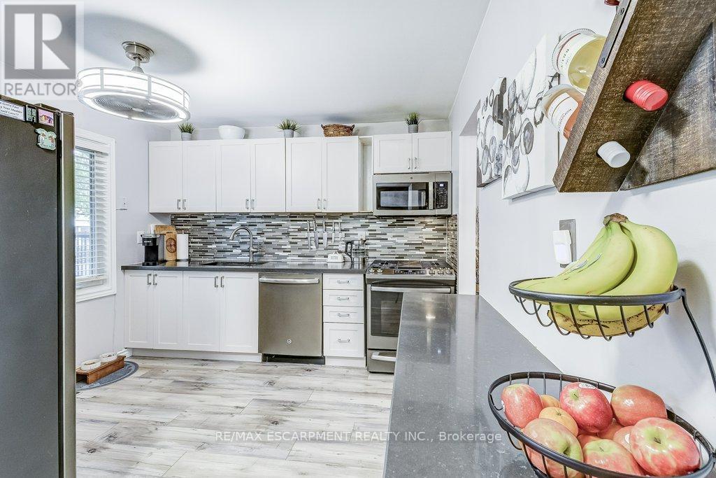 44 Tivoli Drive, Hamilton, Ontario  L9C 2E4 - Photo 12 - X12173985