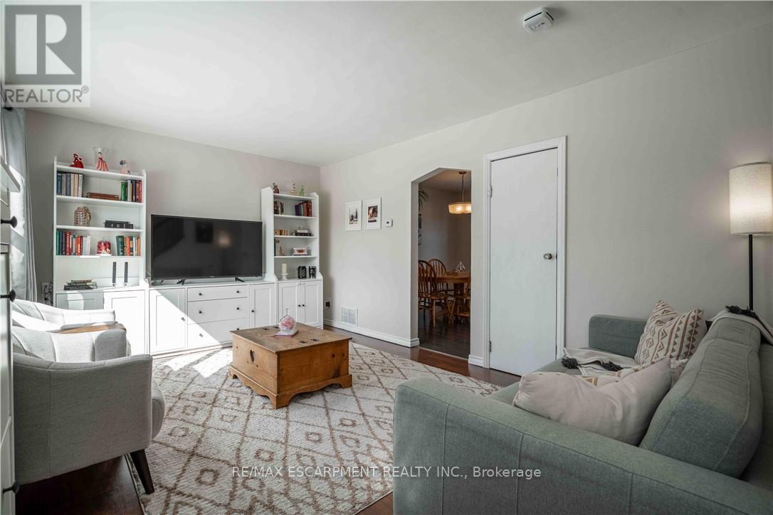 Property at 2279 KING STREET E image 3