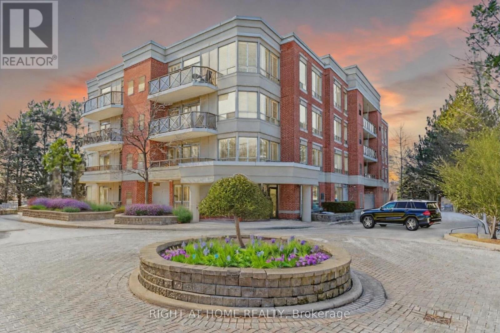 208 - 801 LAWRENCE AVENUE E, Toronto, Ontario