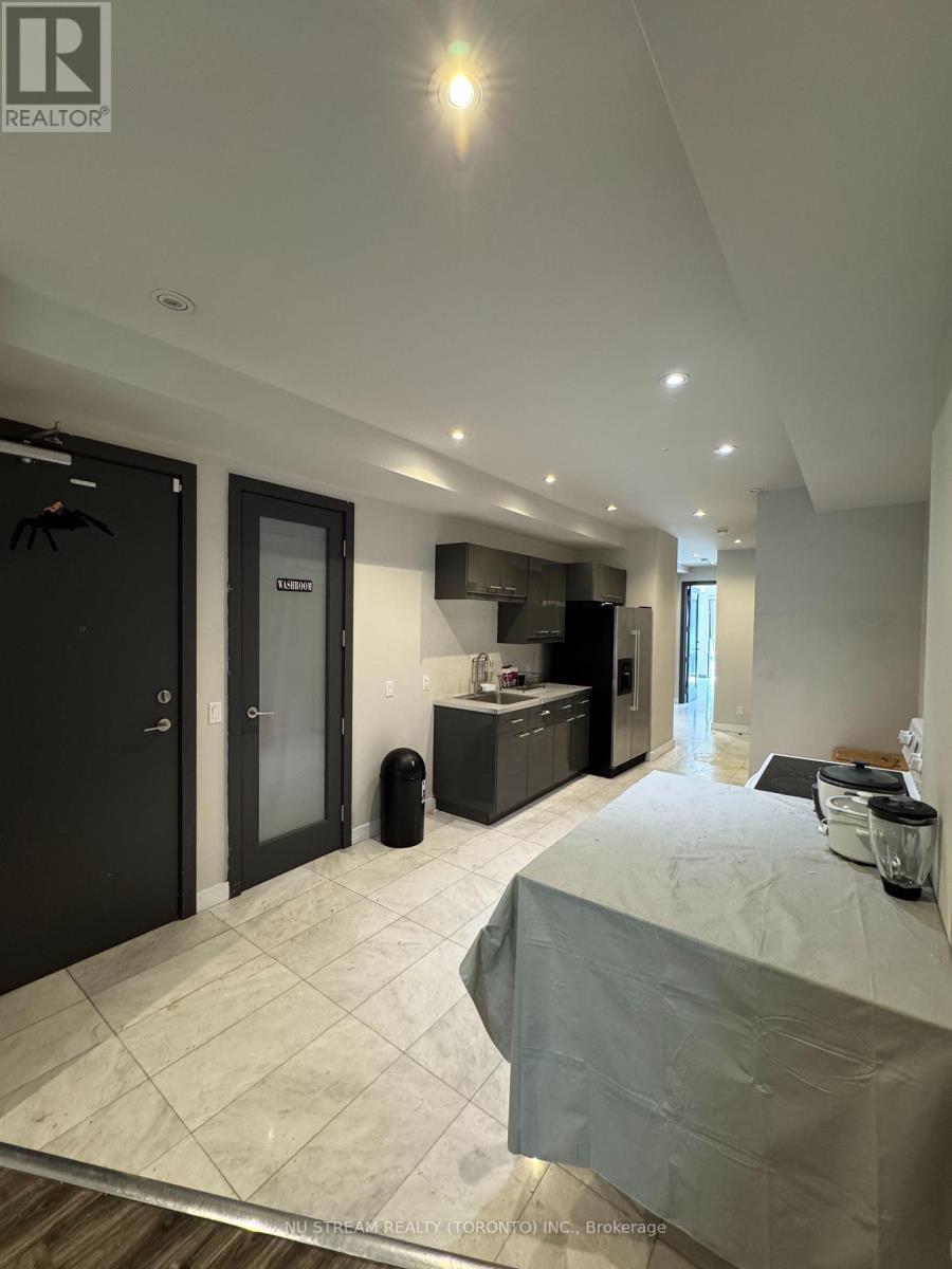 2f - 652 Spadina Avenue, Toronto, Ontario  M5S 2H7 - Photo 4 - C12167422