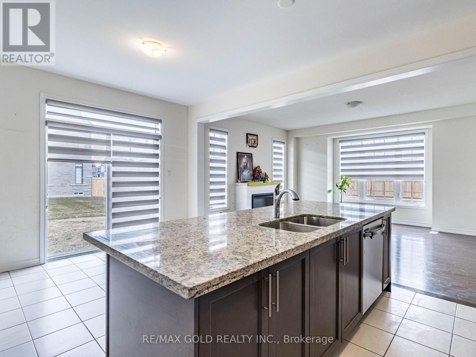 37 Peak Drive, Brampton, Ontario  L6X 5S5 - Photo 19 - W12045734