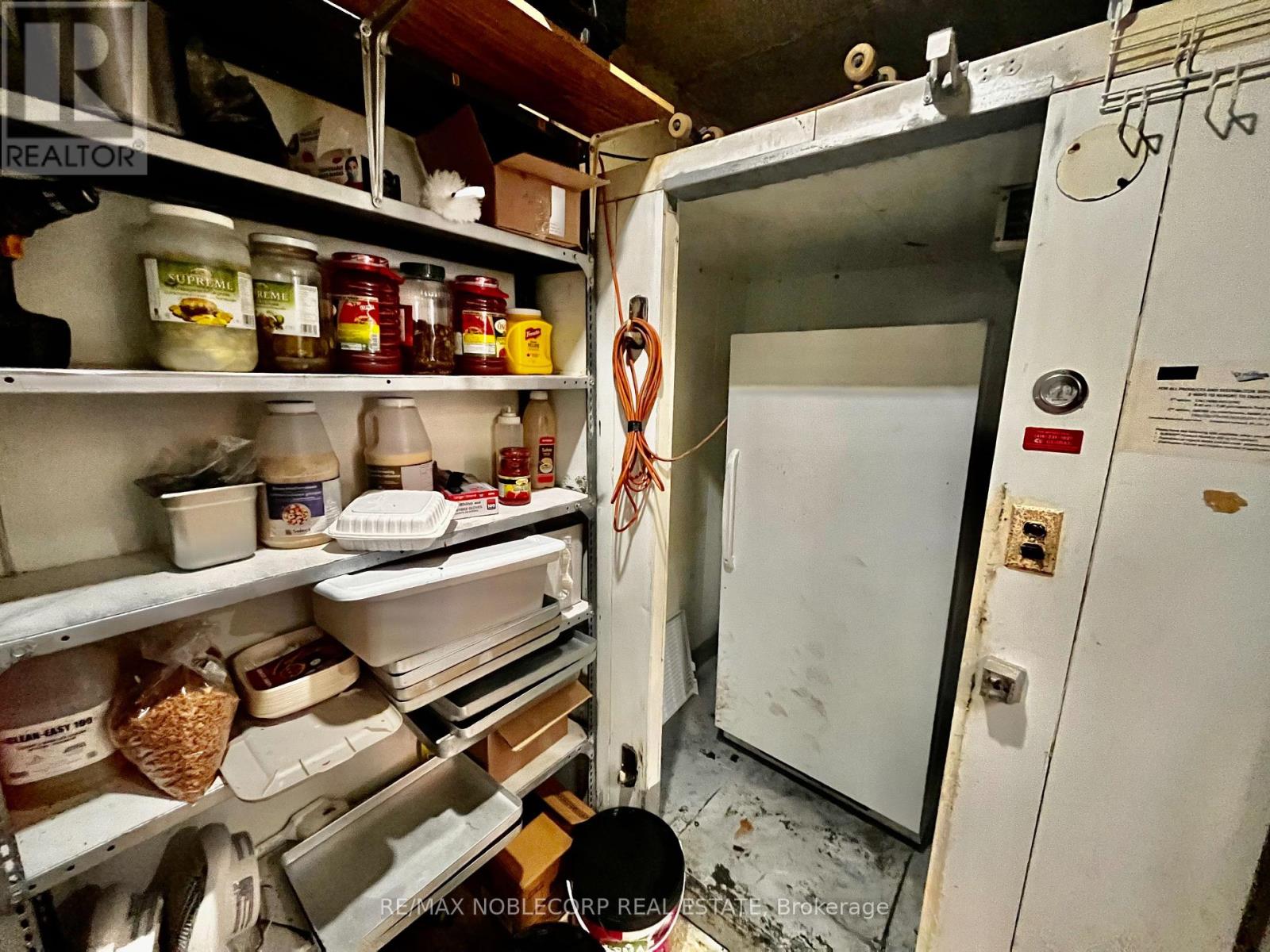 656 Spadina Avenue, Toronto, Ontario  M5S 2H7 - Photo 10 - C12174038