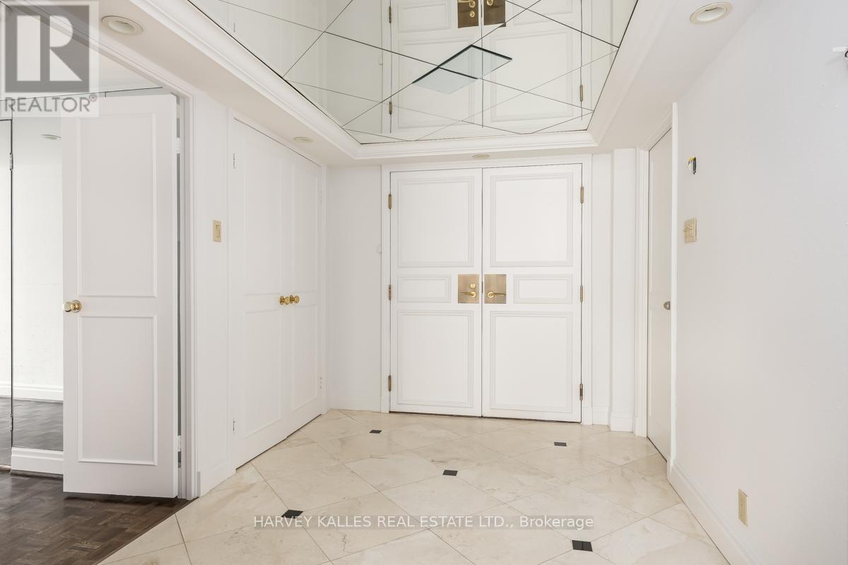 2103 - 1166 Bay Street, Toronto, Ontario  M5S 2X8 - Photo 2 - C12174047