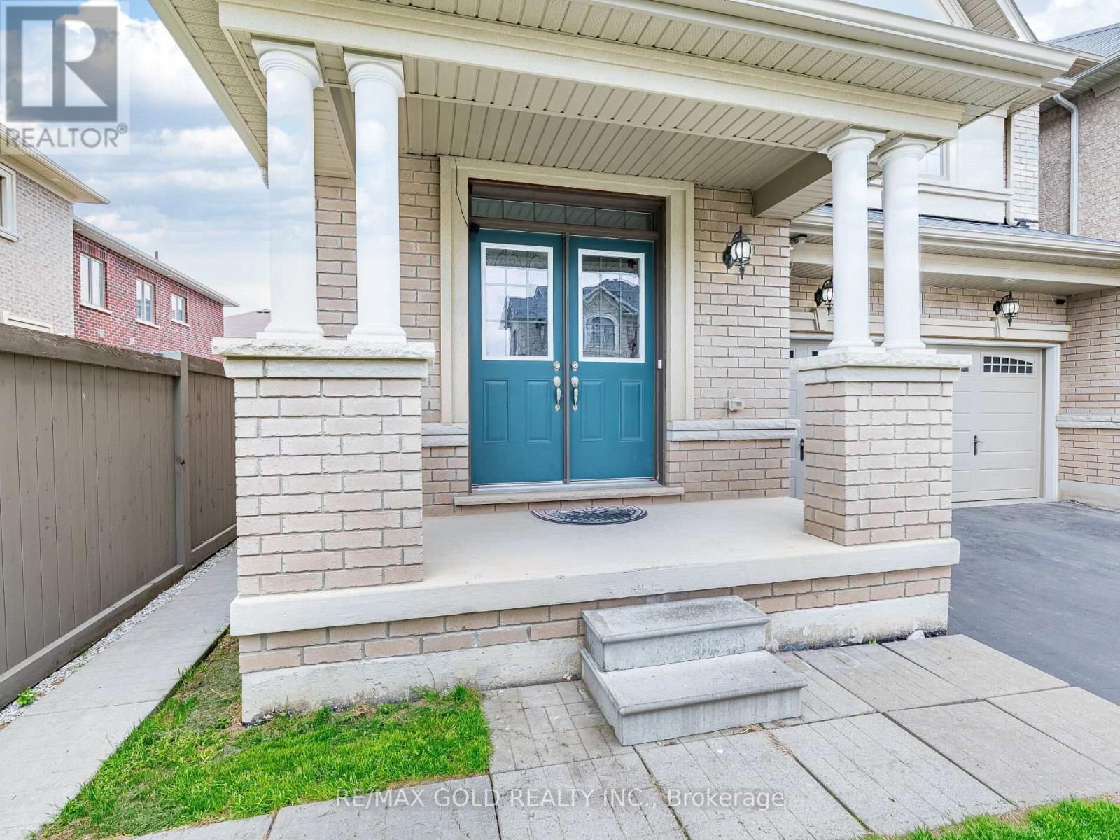 23 Henry Moody Drive, Brampton, Ontario  L7A 5A8 - Photo 2 - W12149536