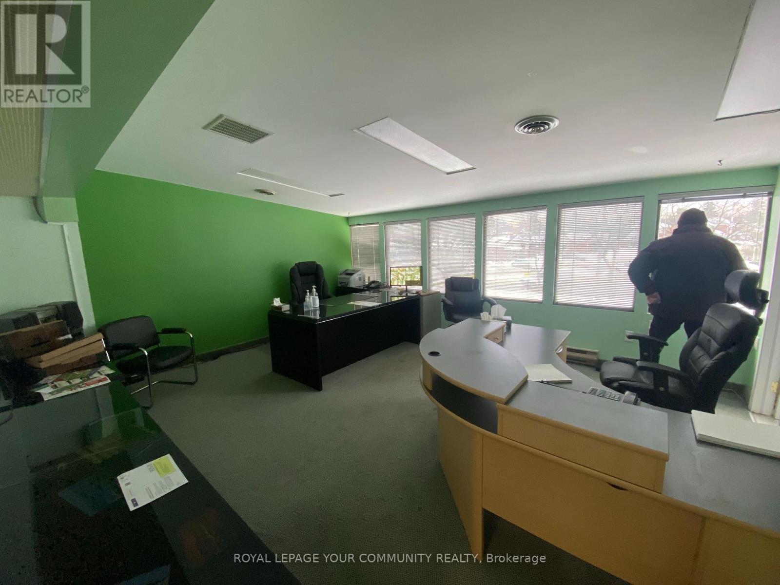 200 - 2560 Gerrard Street E, Toronto, Ontario  M1N 1W8 - Photo 3 - E12174072