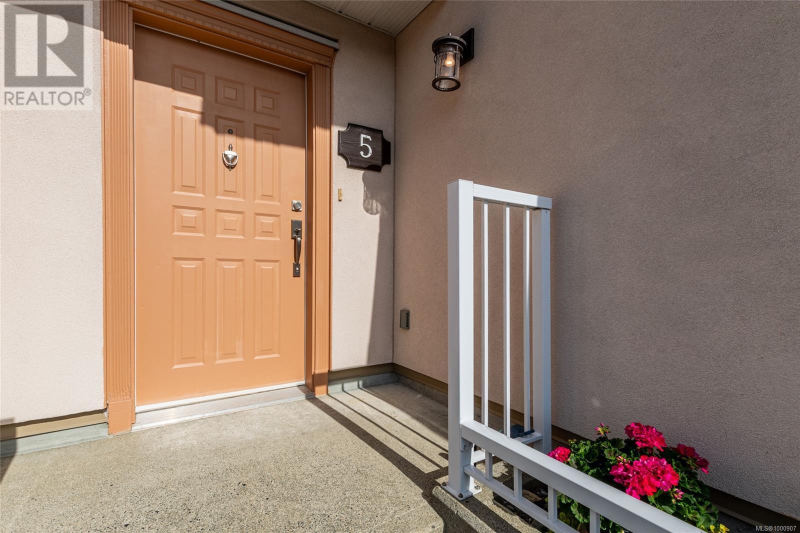 Property at 5 100 Gifford Rd image 3
