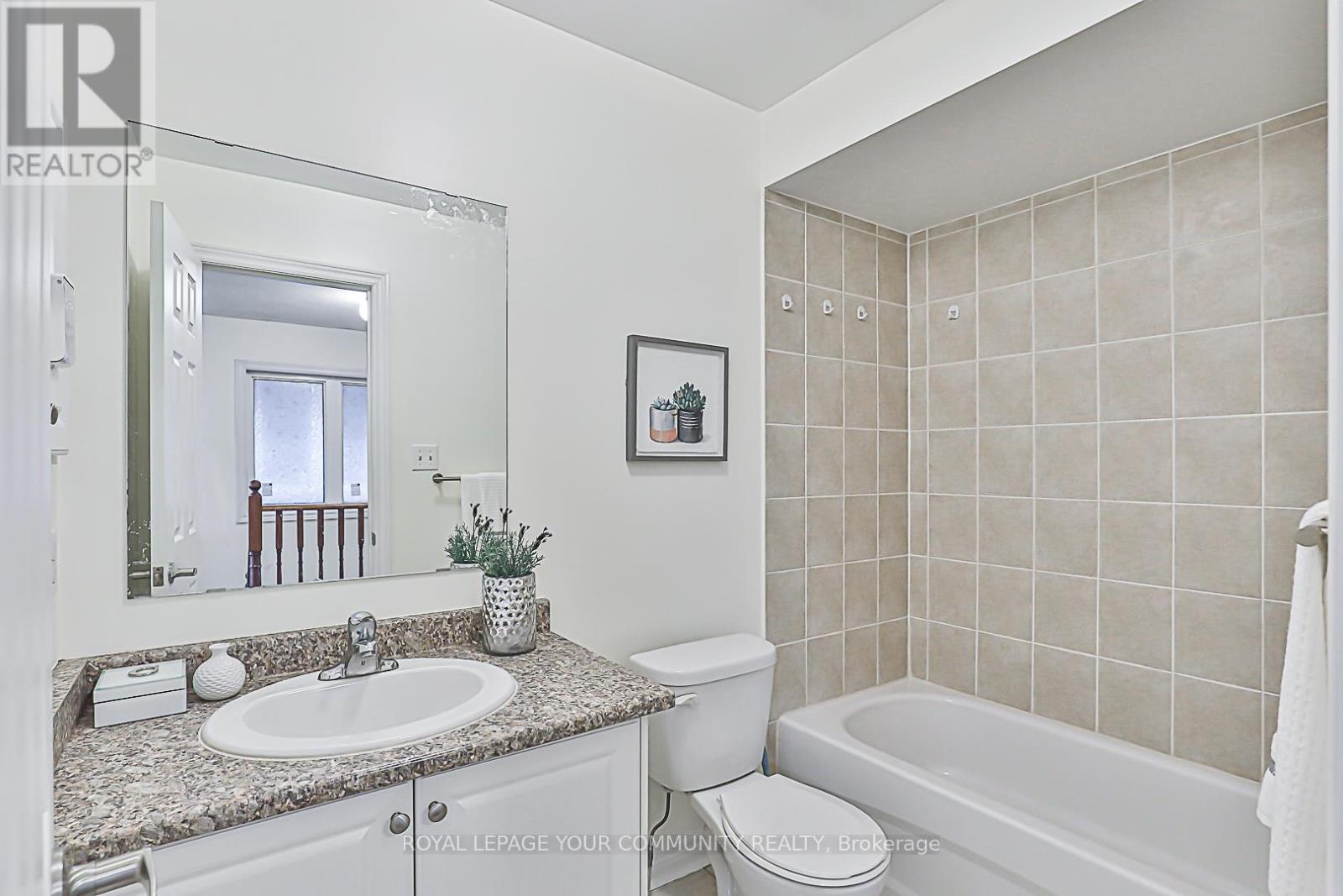 16 Collin Court, Richmond Hill, Ontario  L4E 0X6 - Photo 27 - N12174050