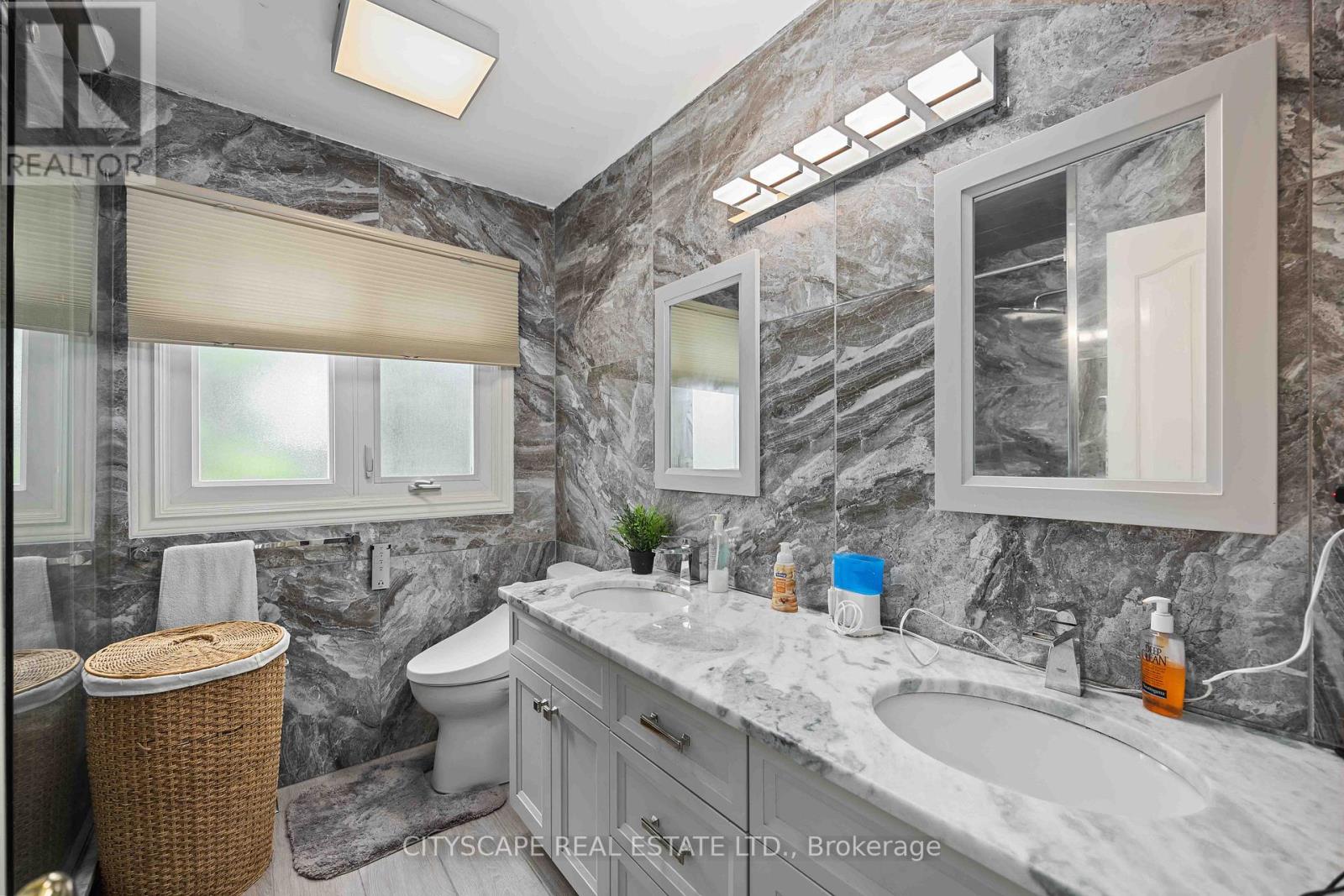 406 Weldrick Road E, Richmond Hill, Ontario  L4B 2M8 - Photo 29 - N12174068