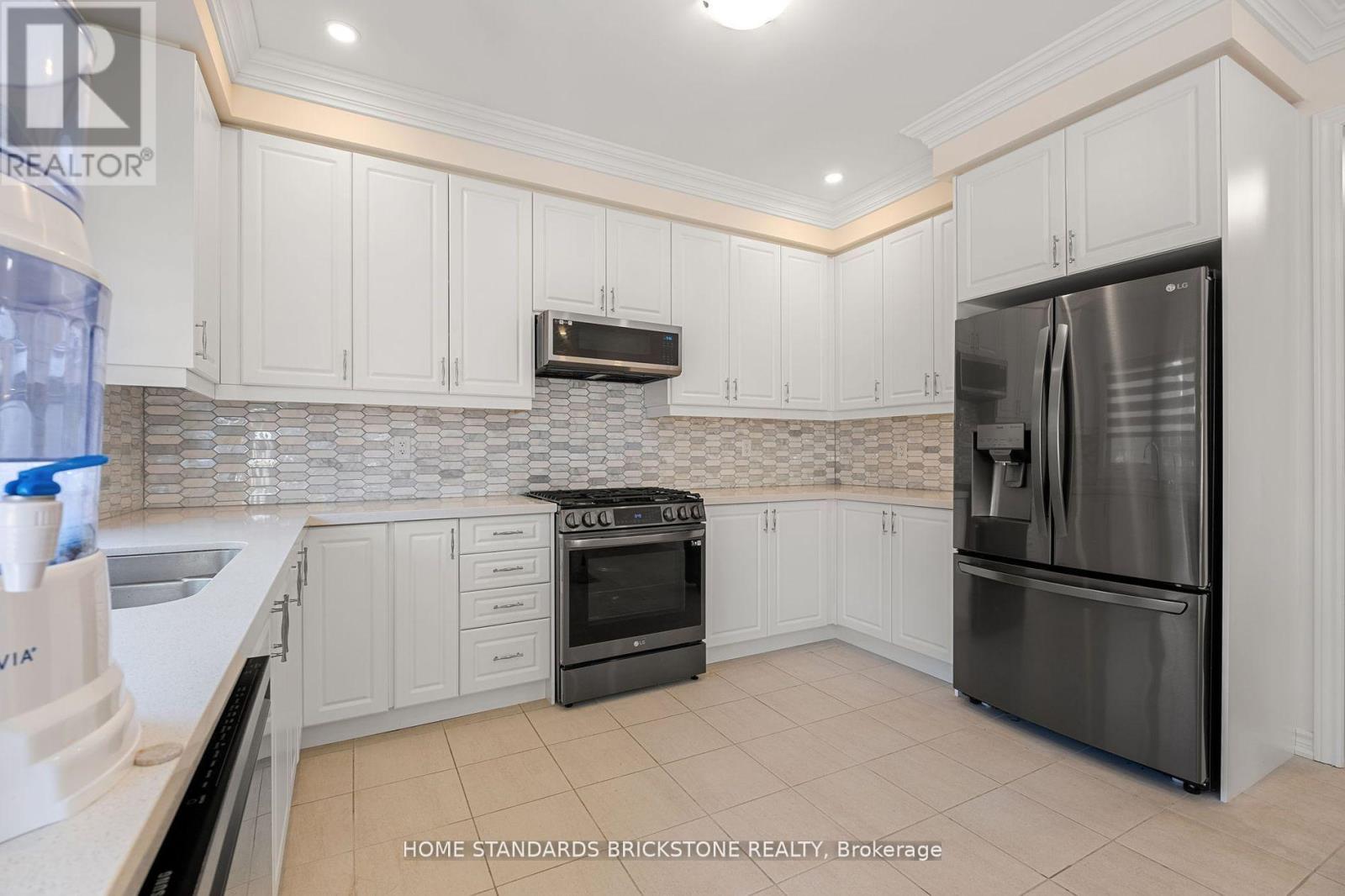 287 Danny Wheeler Boulevard, Georgina, Ontario  L4P 0J7 - Photo 8 - N12174148