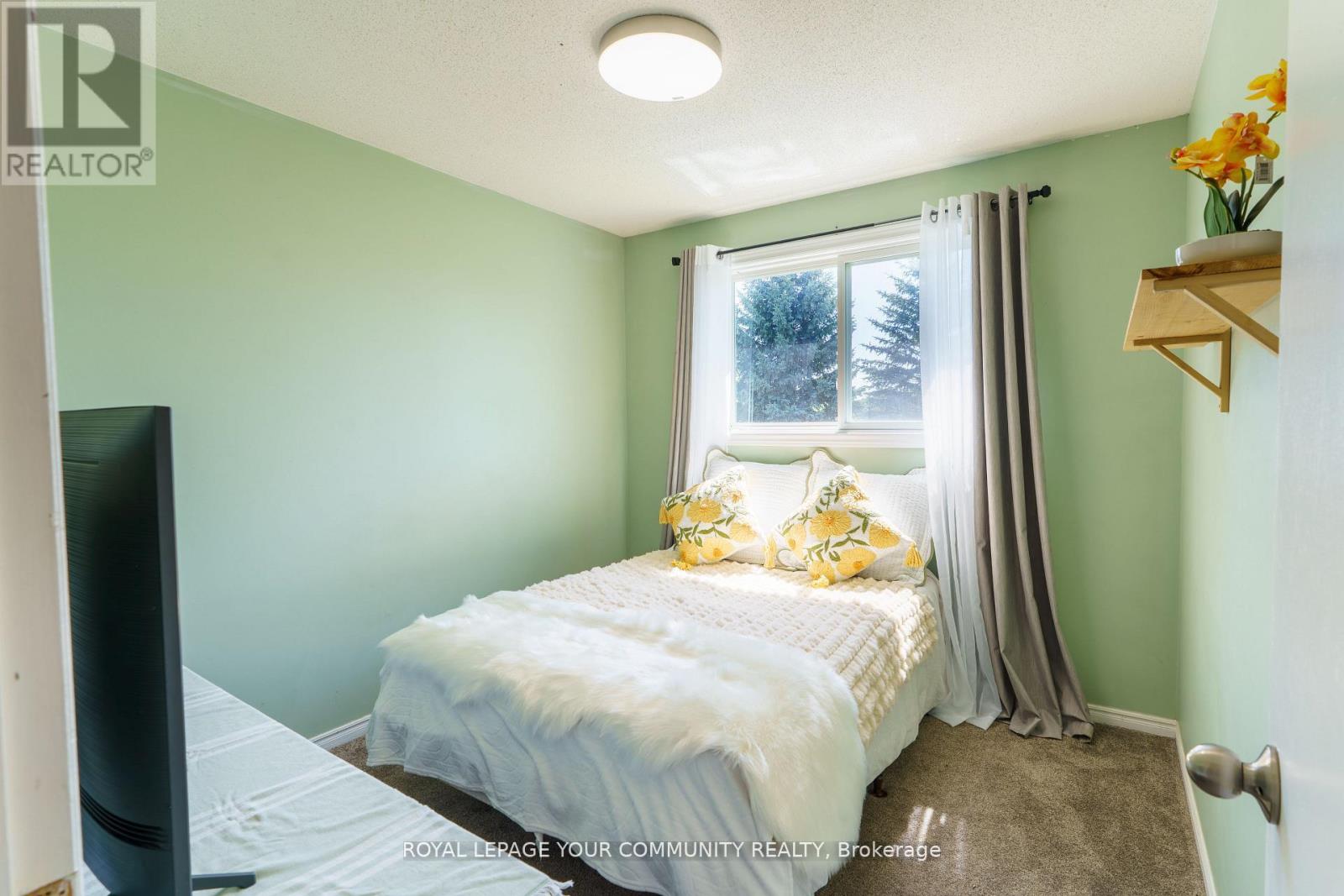 6 Oakmeadow Boulevard, Georgina, Ontario  L4P 3L1 - Photo 16 - N12159466