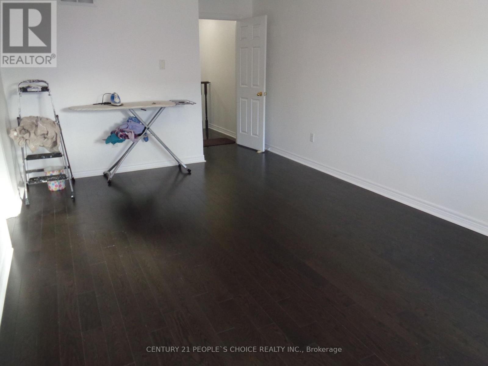 249 Comiskey Crescent, Mississauga, Ontario  L5W 0C4 - Photo 13 - W12174042
