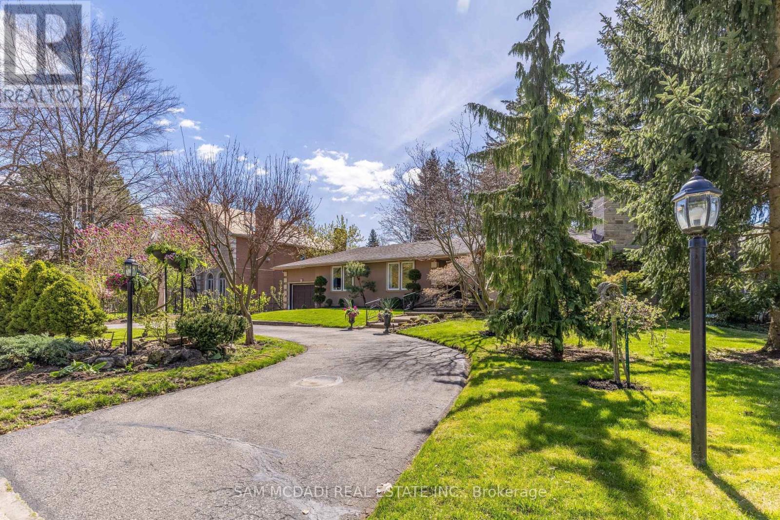 2196 Mississauga Road, Mississauga, Ontario  L5H 2K9 - Photo 1 - W12174078