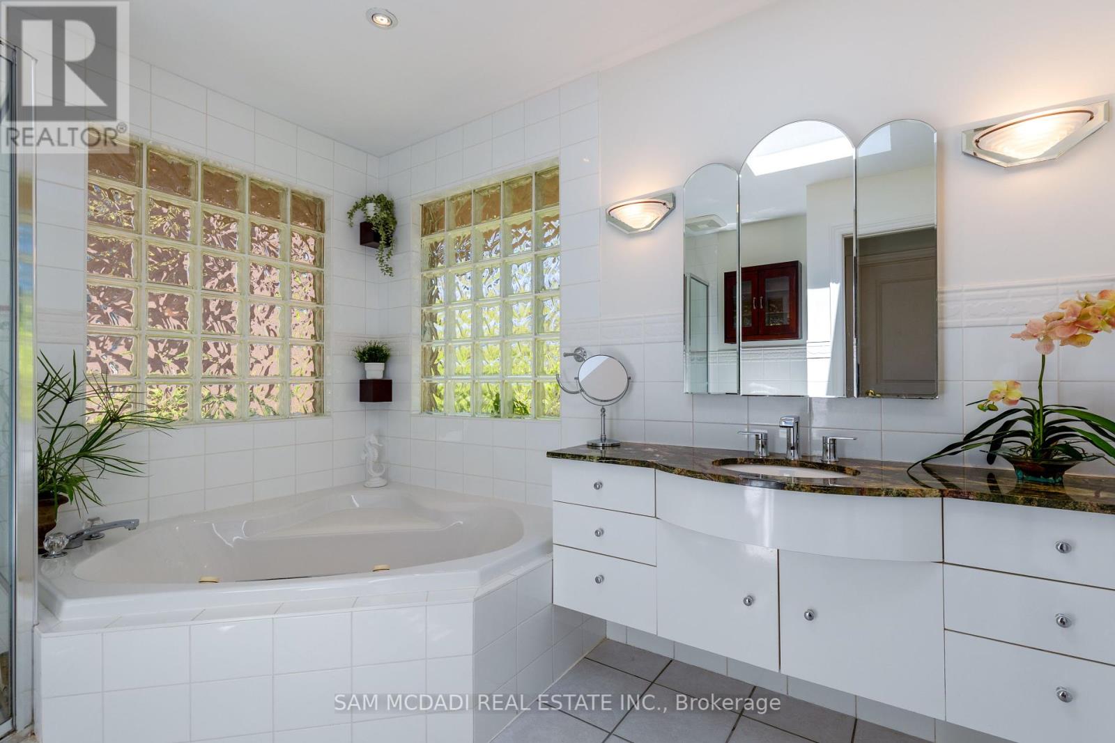 2196 Mississauga Road, Mississauga, Ontario  L5H 2K9 - Photo 24 - W12174078