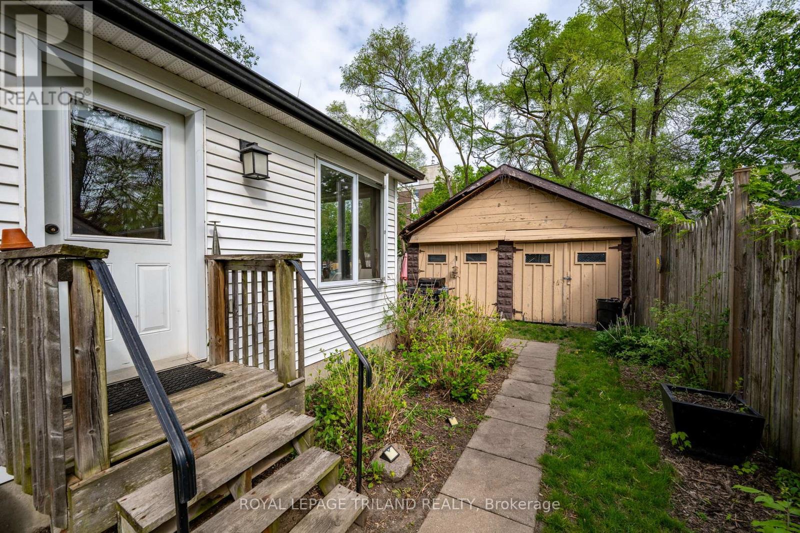 Property at 296 SIMCOE STREET image 4