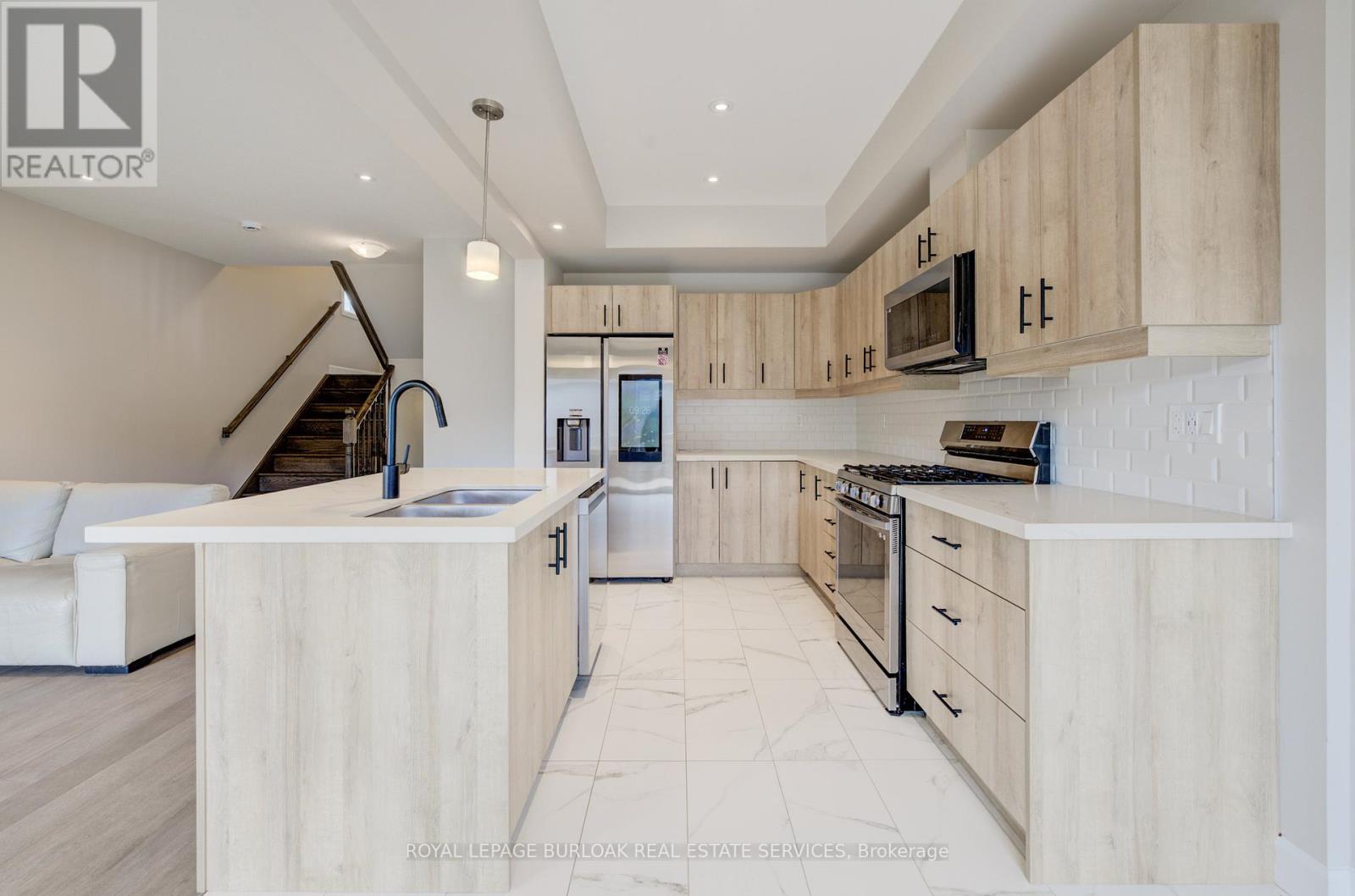 71 Bensley Lane, Hamilton, Ontario  L9C 0E9 - Photo 11 - X12174099