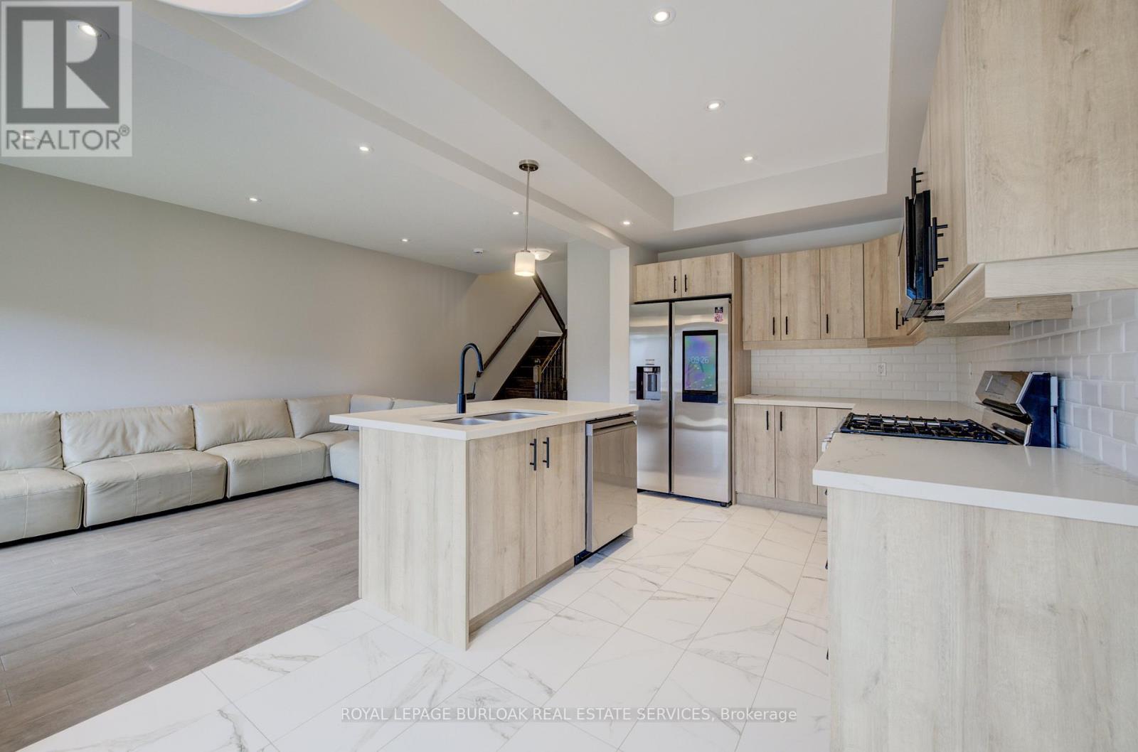 71 Bensley Lane, Hamilton, Ontario  L9C 0E9 - Photo 12 - X12174099