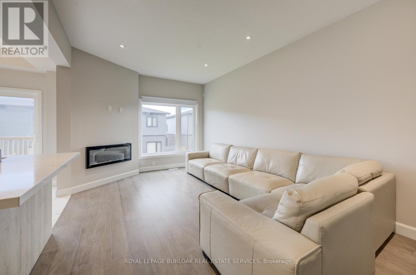 71 Bensley Lane, Hamilton (Mountview), Ontario  L9C 0E9 - Photo 5 - X12174099