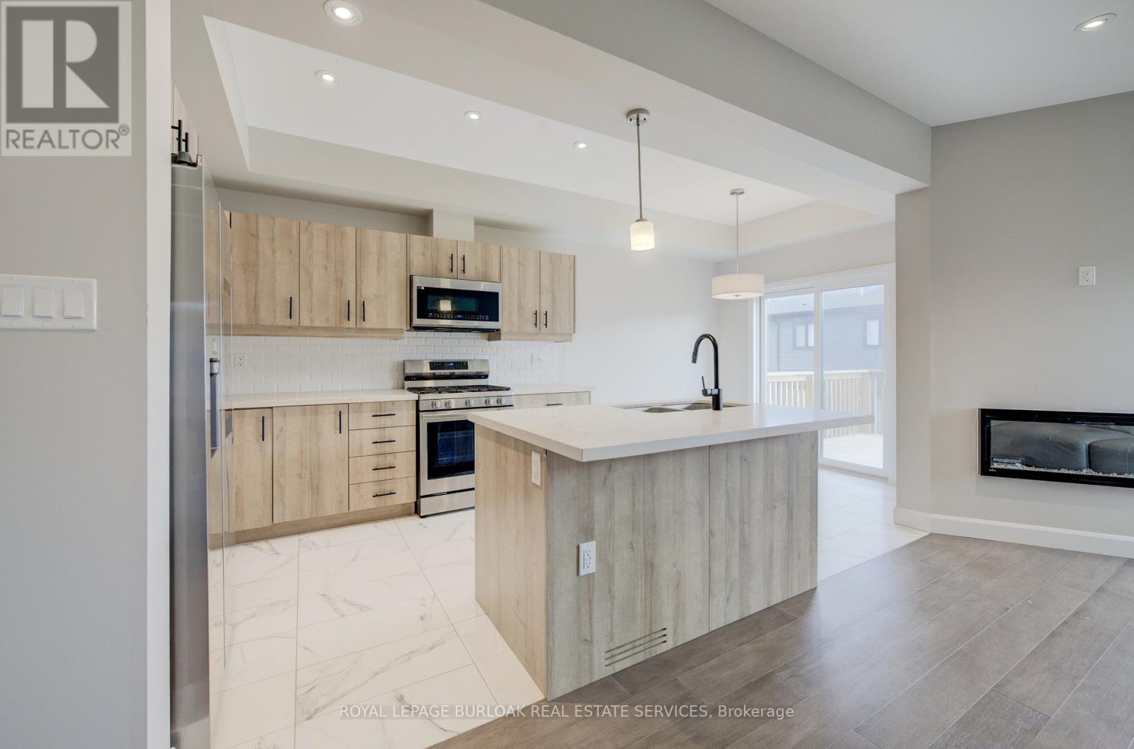 71 Bensley Lane, Hamilton, Ontario  L9C 0E9 - Photo 7 - X12174099