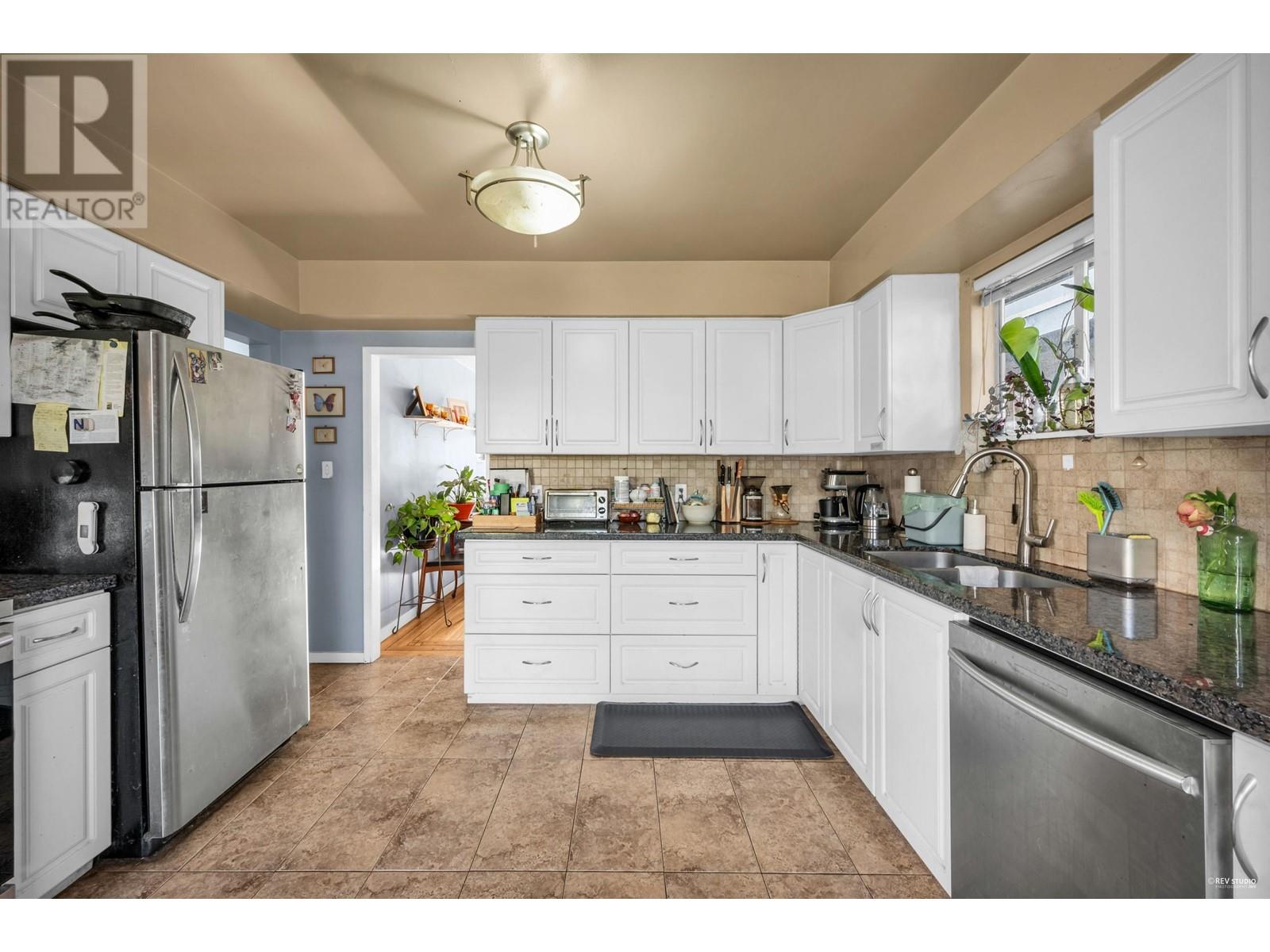 5882 Berkeley Street, Vancouver, British Columbia  V5R 3H2 - Photo 13 - R3007126