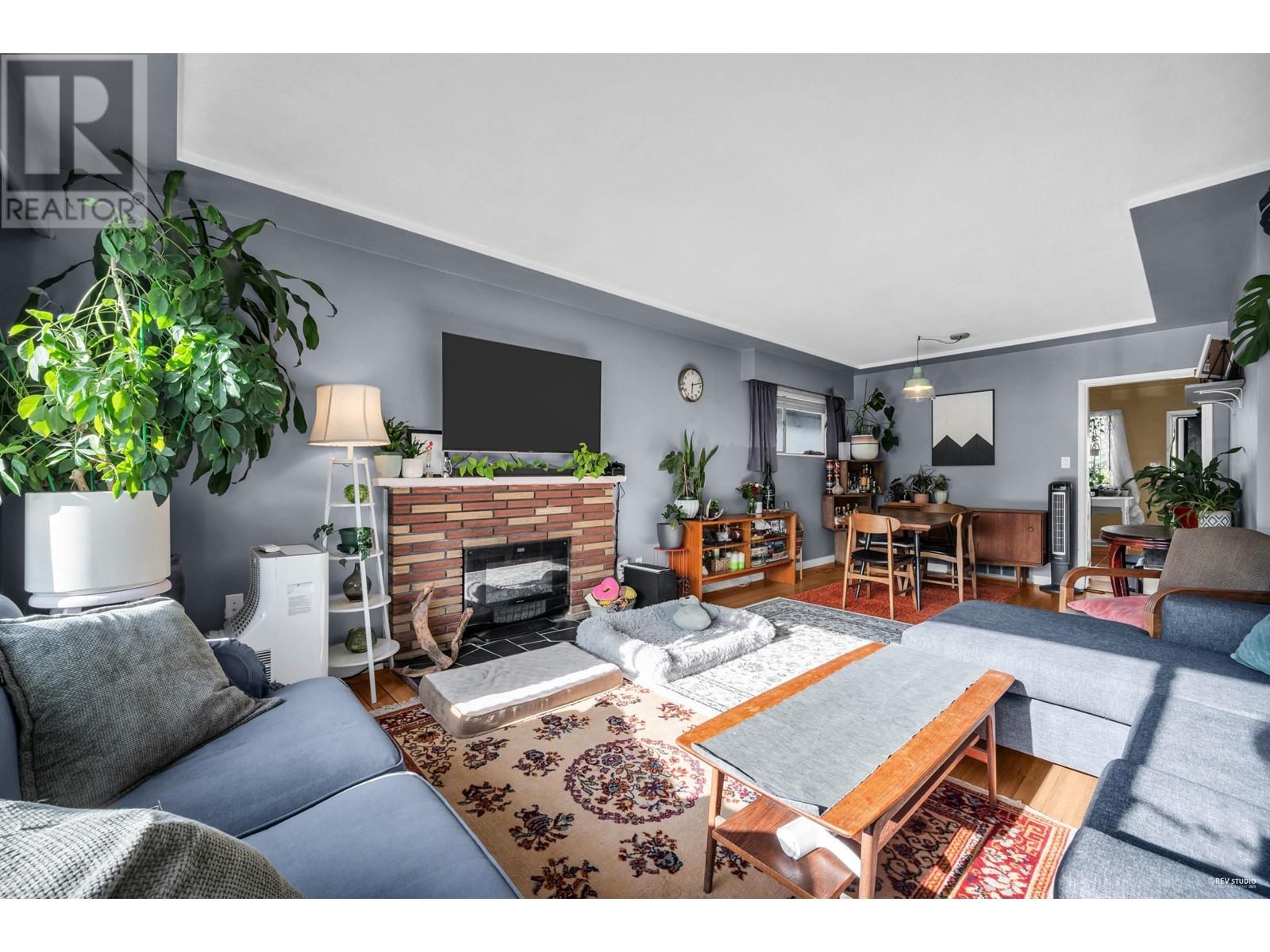5882 Berkeley Street, Vancouver, British Columbia  V5R 3H2 - Photo 5 - R3007126