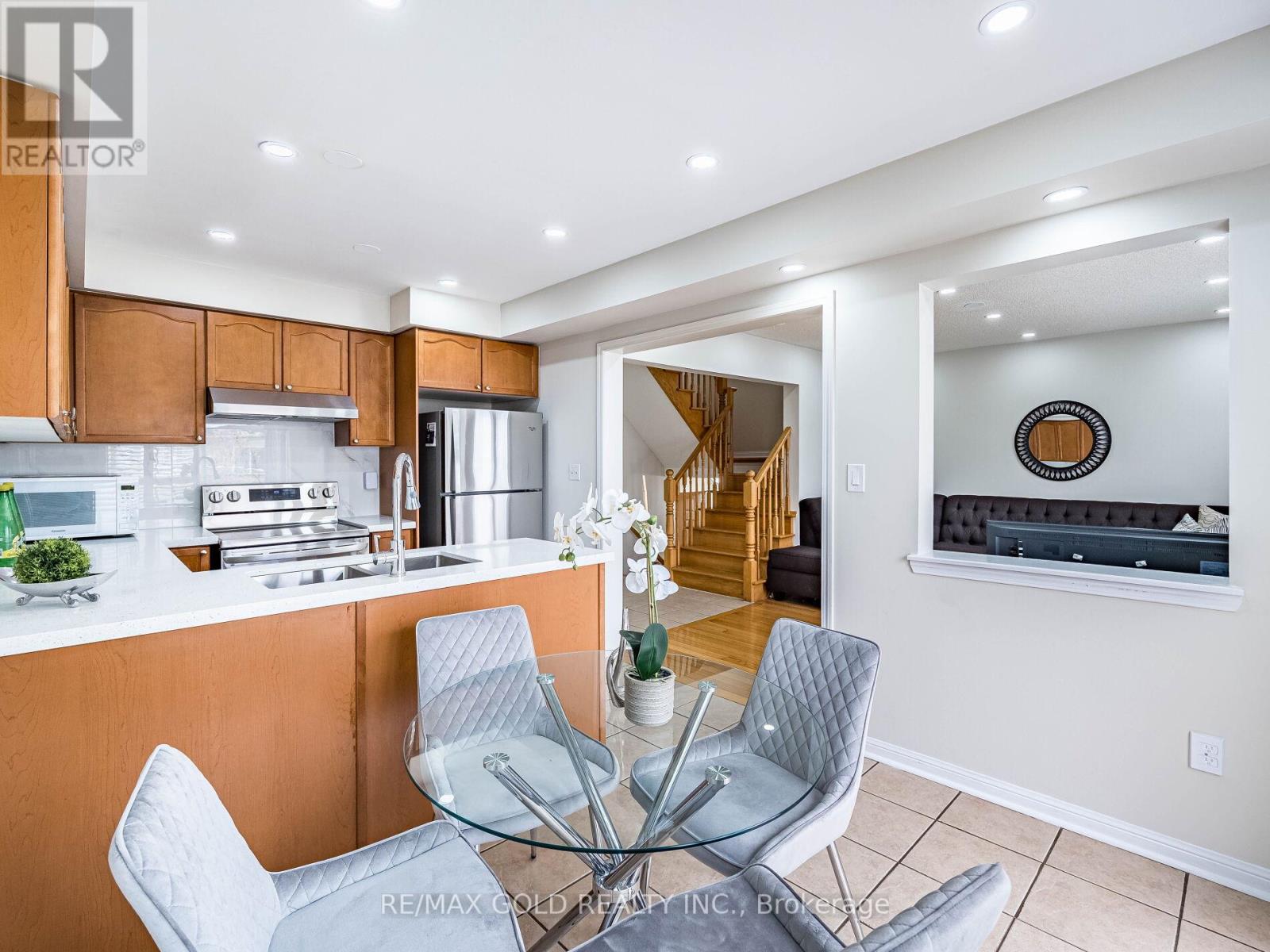 18 Jessop Drive, Brampton, Ontario  L7A 3M8 - Photo 11 - W12139293