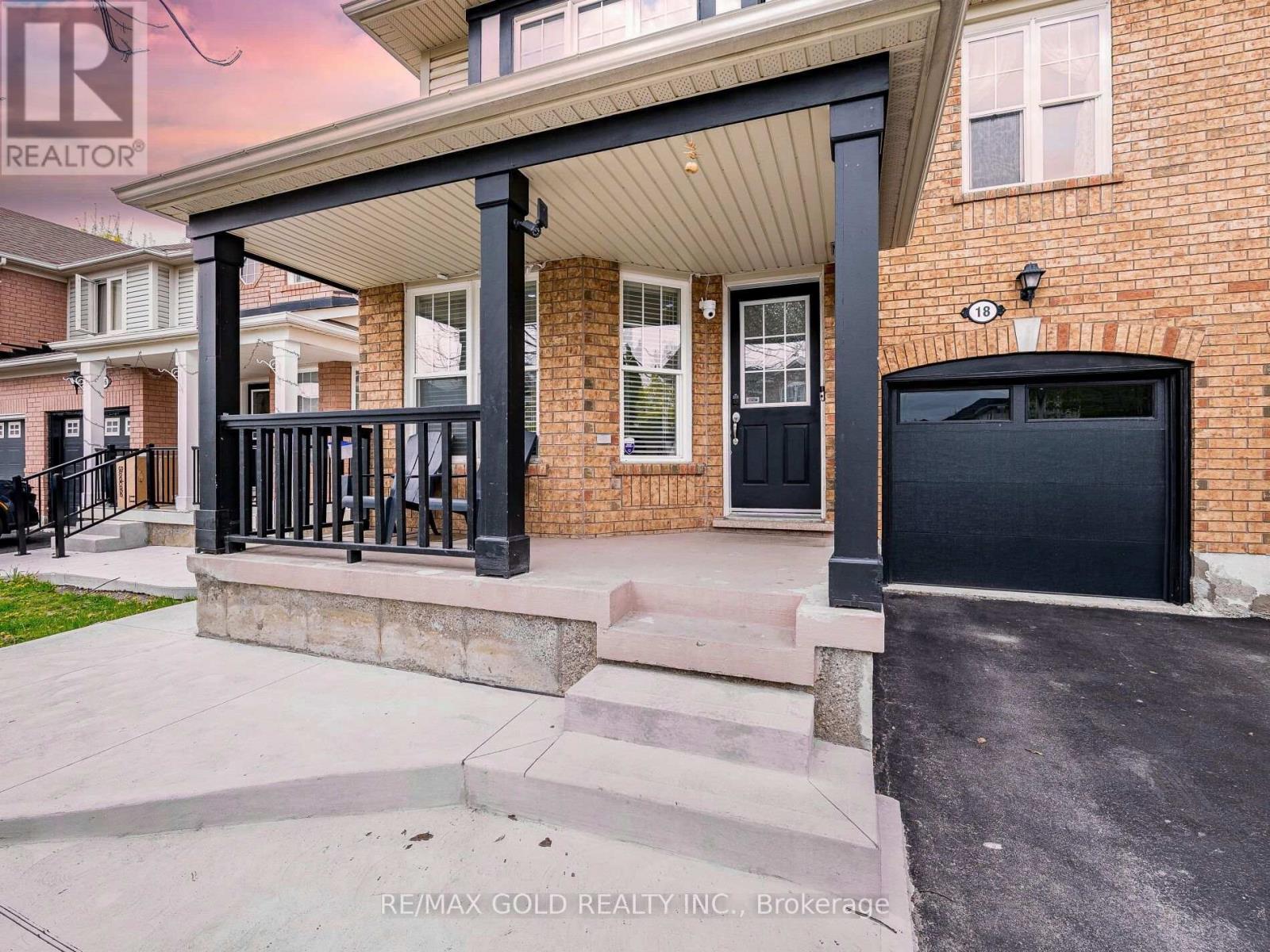 18 Jessop Drive, Brampton, Ontario  L7A 3M8 - Photo 2 - W12139293