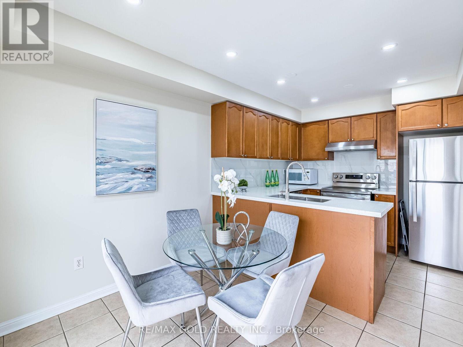 18 Jessop Drive, Brampton (Fletcher's Meadow), Ontario  L7A 3M8 - Photo 10 - W12139293
