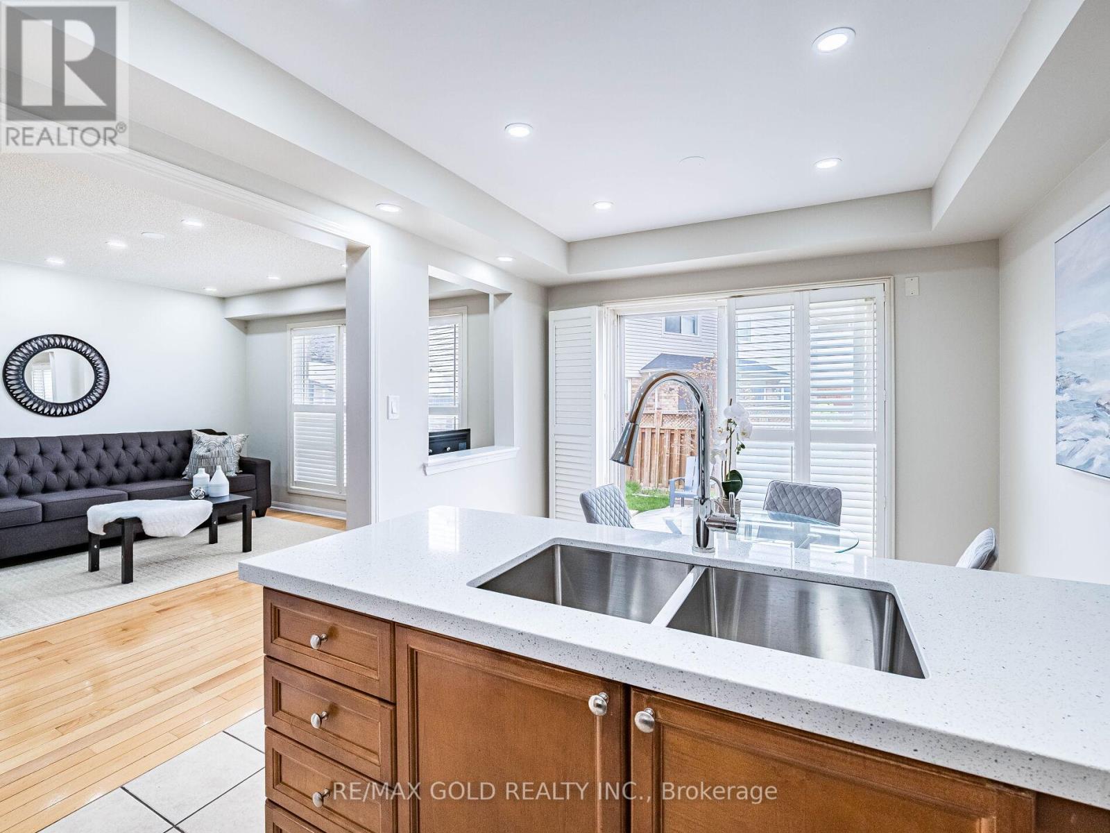 18 Jessop Drive, Brampton (Fletcher's Meadow), Ontario  L7A 3M8 - Photo 15 - W12139293