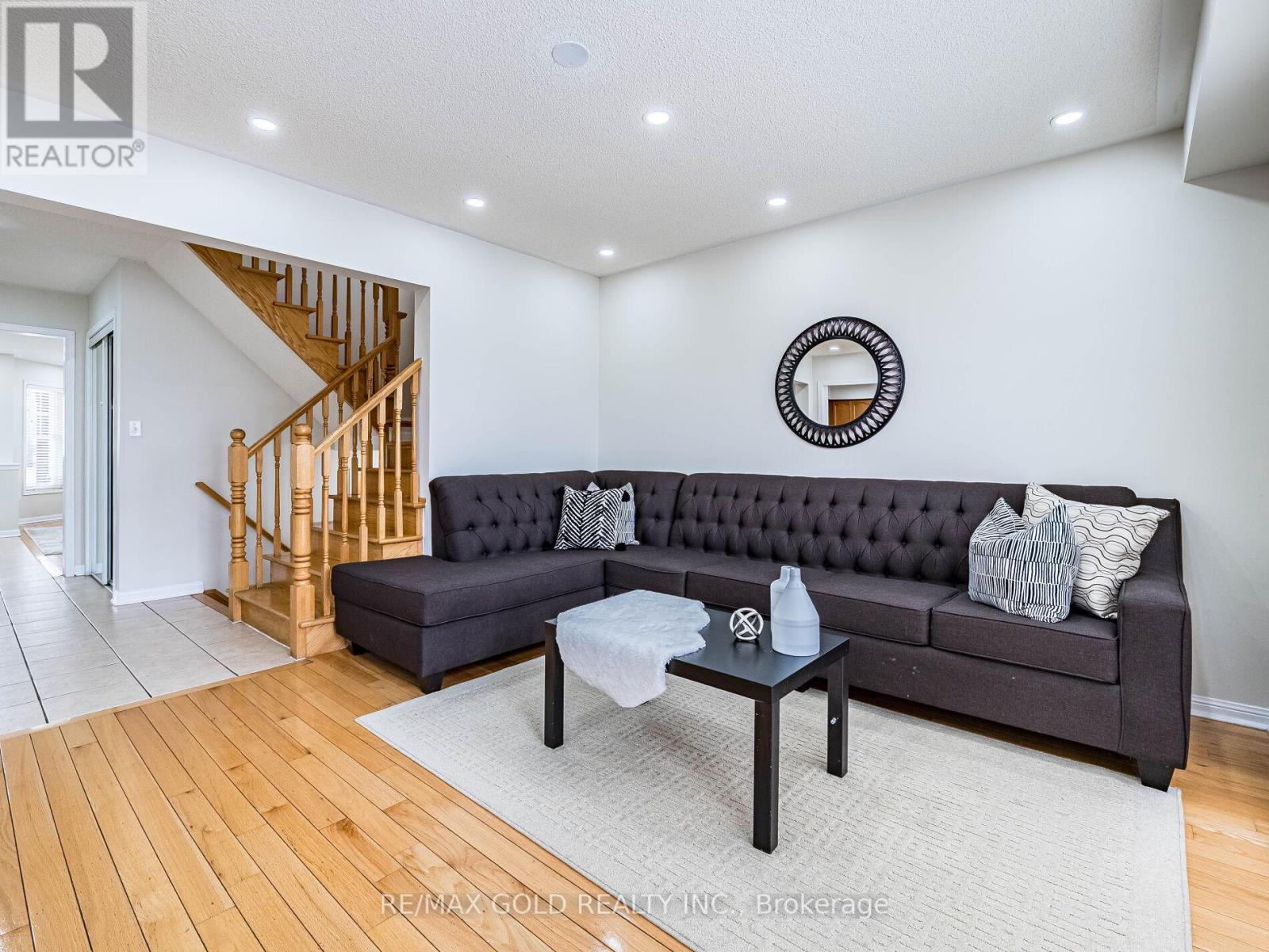 18 Jessop Drive, Brampton, Ontario  L7A 3M8 - Photo 9 - W12139293