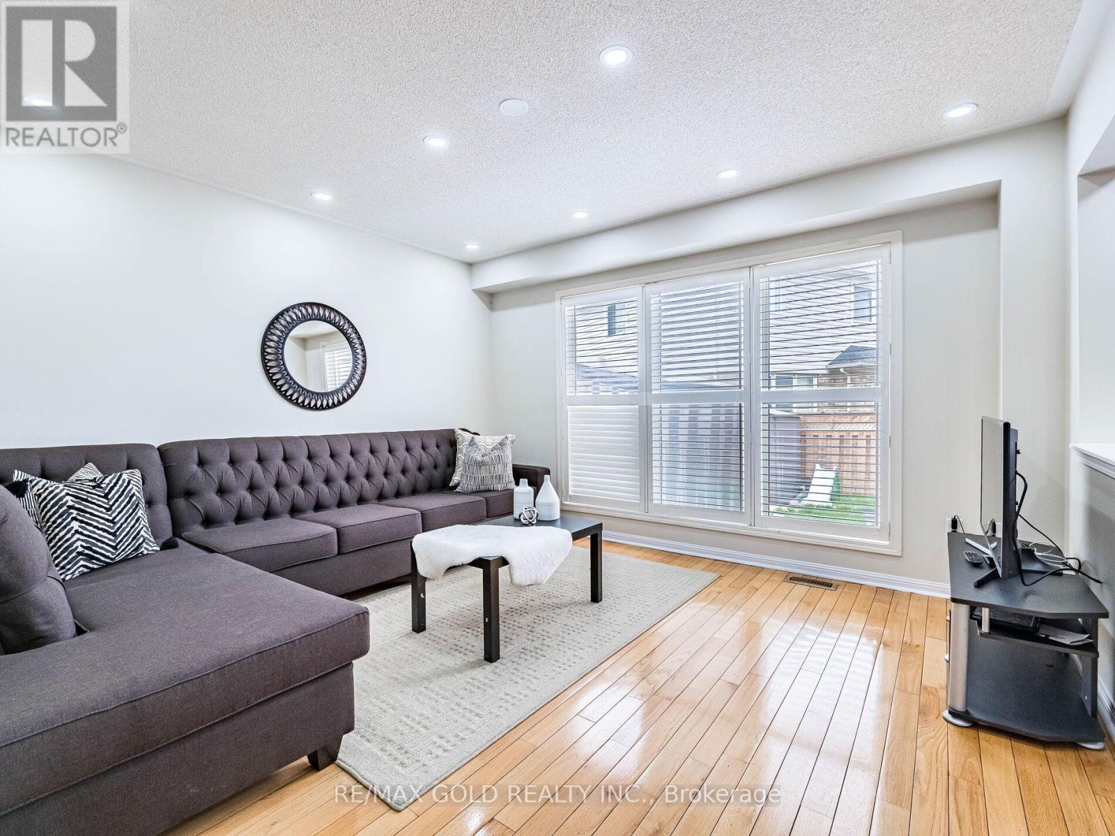 18 Jessop Drive, Brampton, Ontario  L7A 3M8 - Photo 7 - W12139293