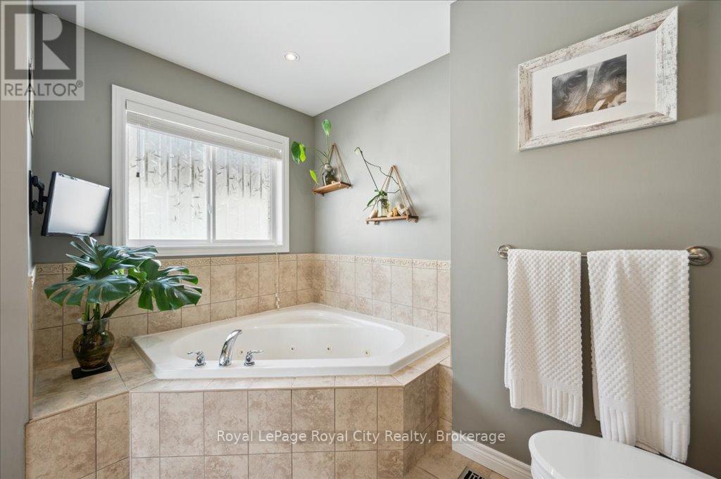 33 Bowen Drive, Guelph, Ontario  N1E 0C9 - Photo 28 - X12174214