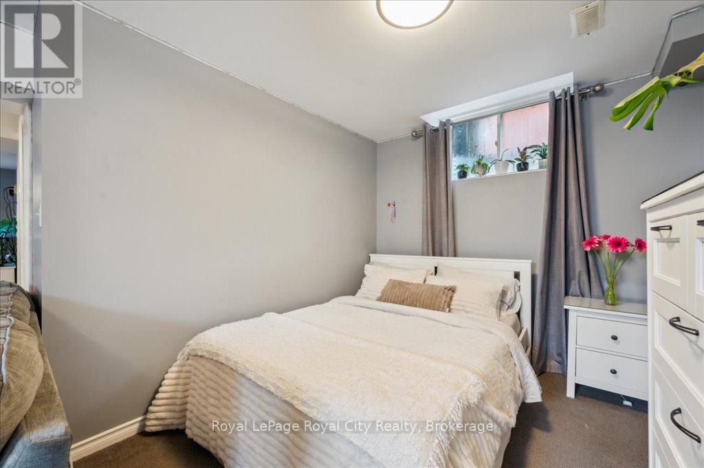 33 Bowen Drive, Guelph, Ontario  N1E 0C9 - Photo 32 - X12174214