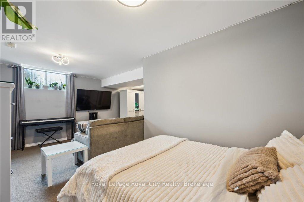 33 Bowen Drive, Guelph, Ontario  N1E 0C9 - Photo 33 - X12174214