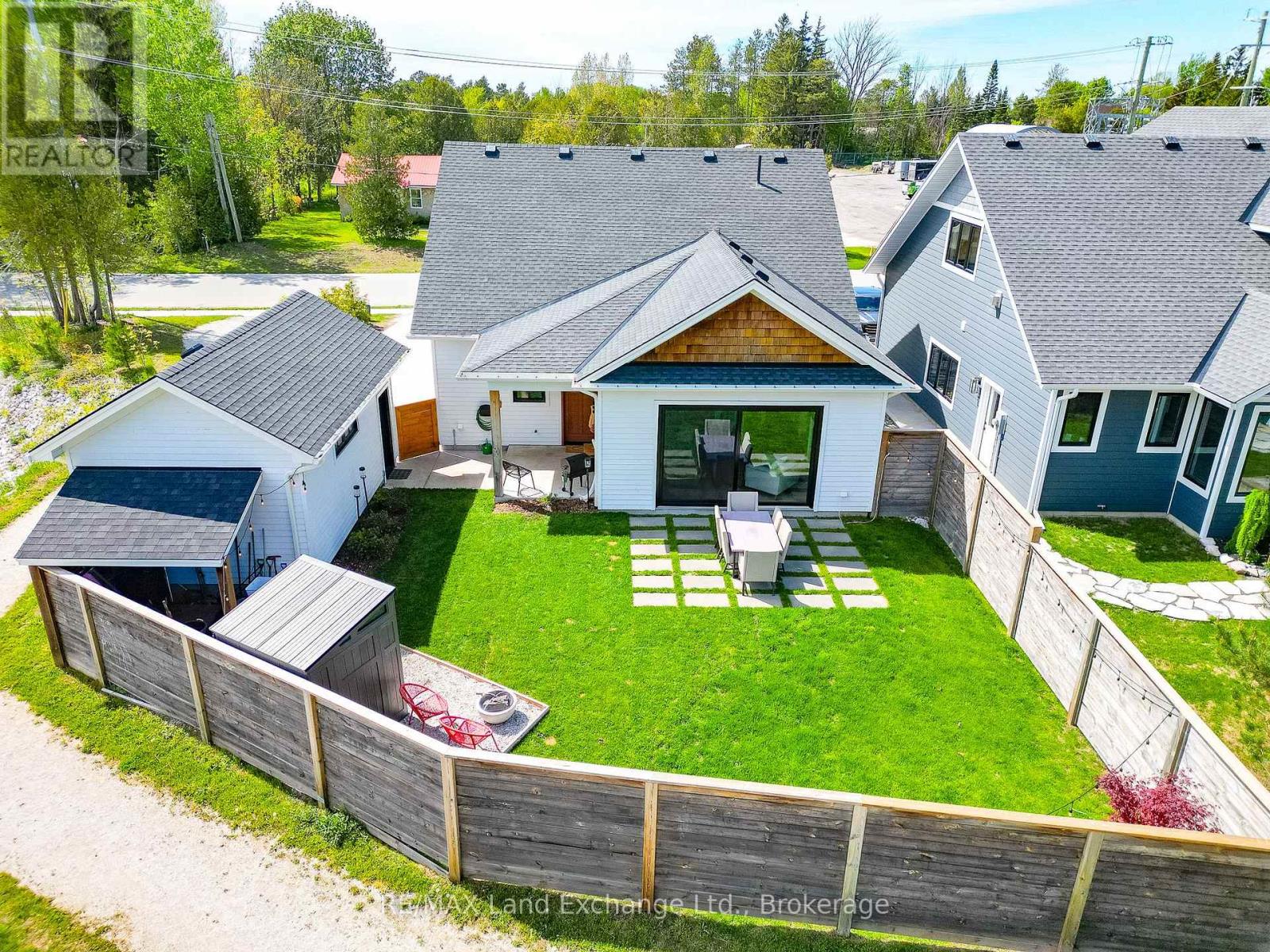 268 Mcnabb Street, Saugeen Shores, Ontario  N0H 2L0 - Photo 6 - X12174260