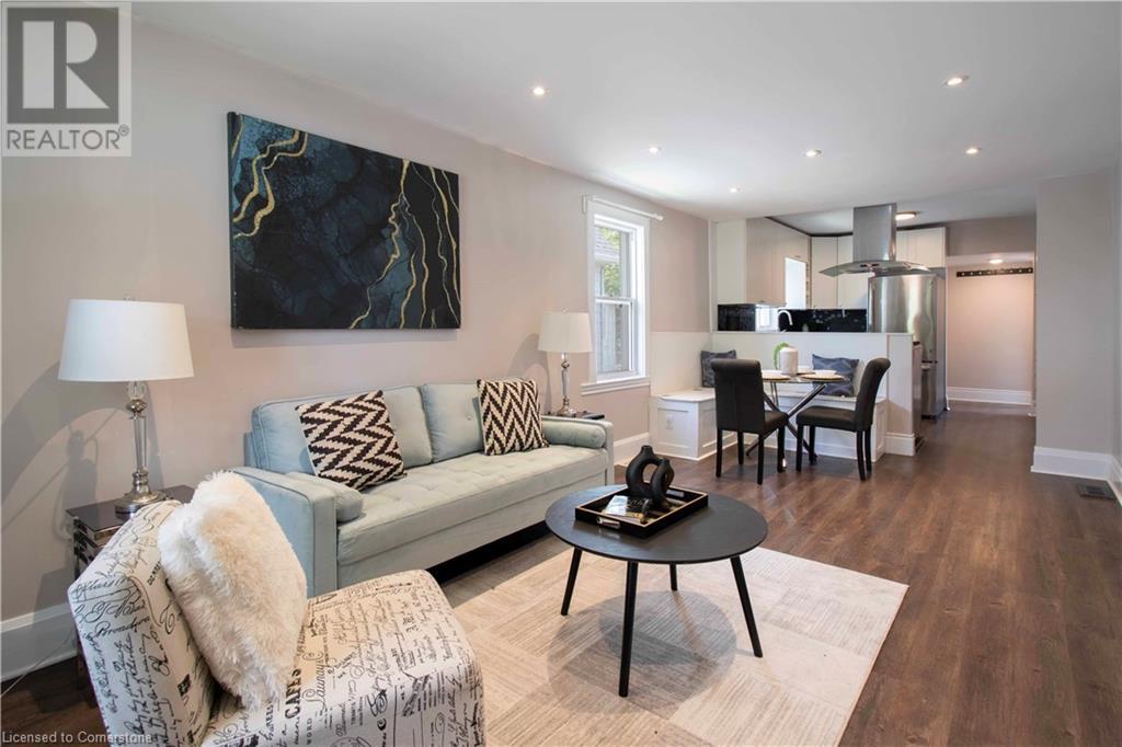 Property at 10 MANNING Street image 4