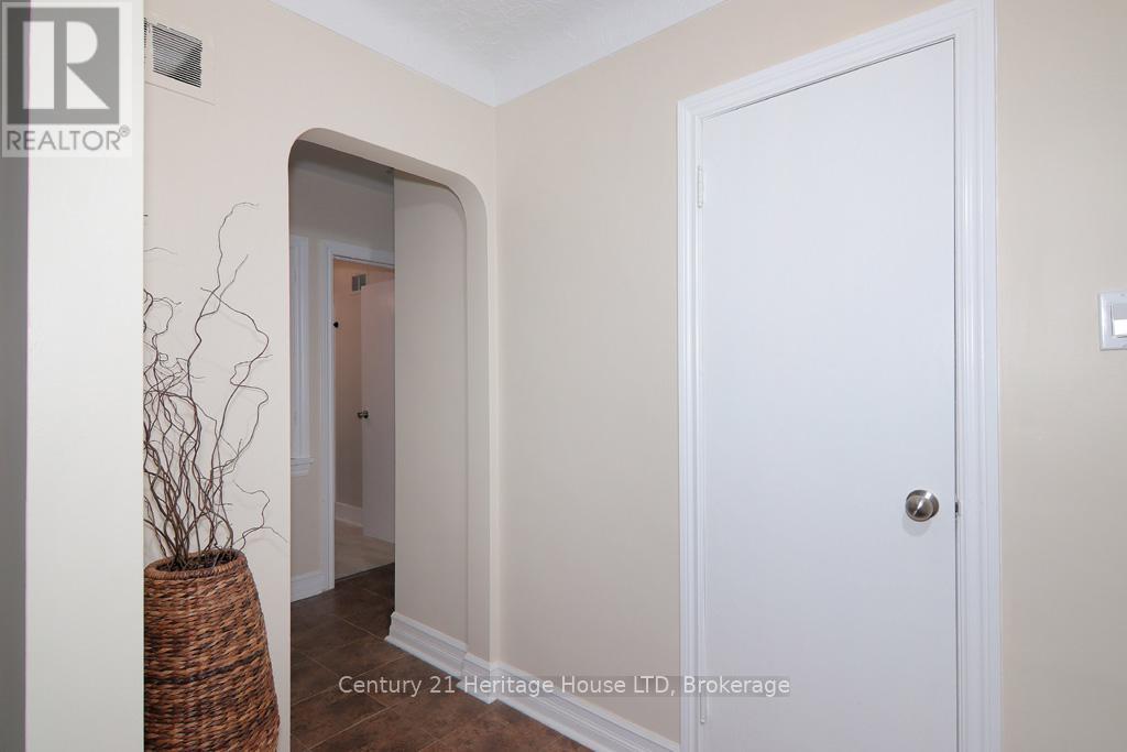 538 Carlton Street, St. Catharines, Ontario  L2M 4X7 - Photo 30 - X12173968
