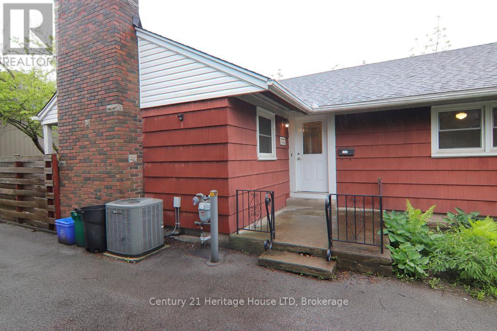 538 Carlton Street, St. Catharines, Ontario  L2M 4X7 - Photo 3 - X12173968