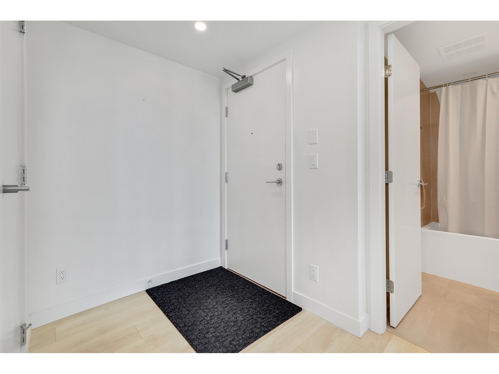 905 13318 104 Avenue, Surrey, British Columbia  V3T 0R2 - Photo 21 - R3007189