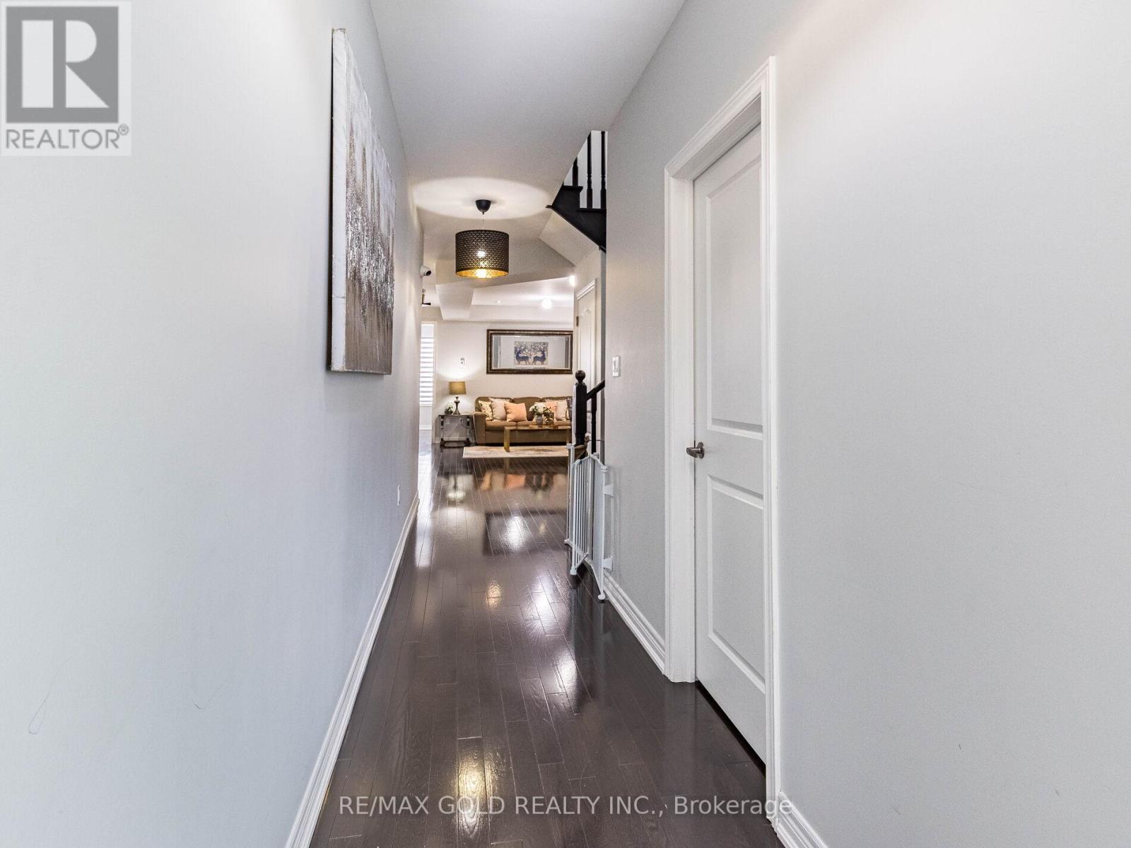 11 Clunburry Road, Brampton, Ontario  L7A 5B4 - Photo 4 - W12005716