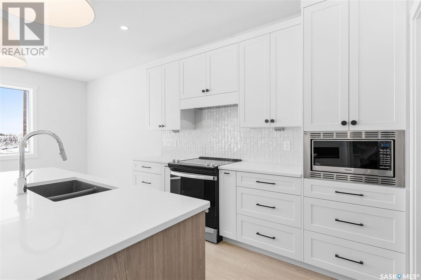 Property at 423 Doran CRESCENT image 4