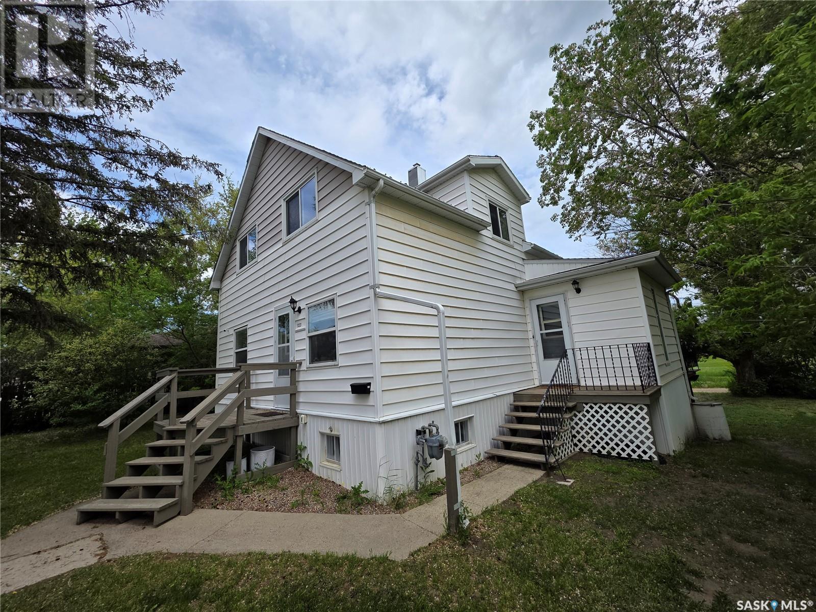 Property at 1323 North Railway STREET E image 1