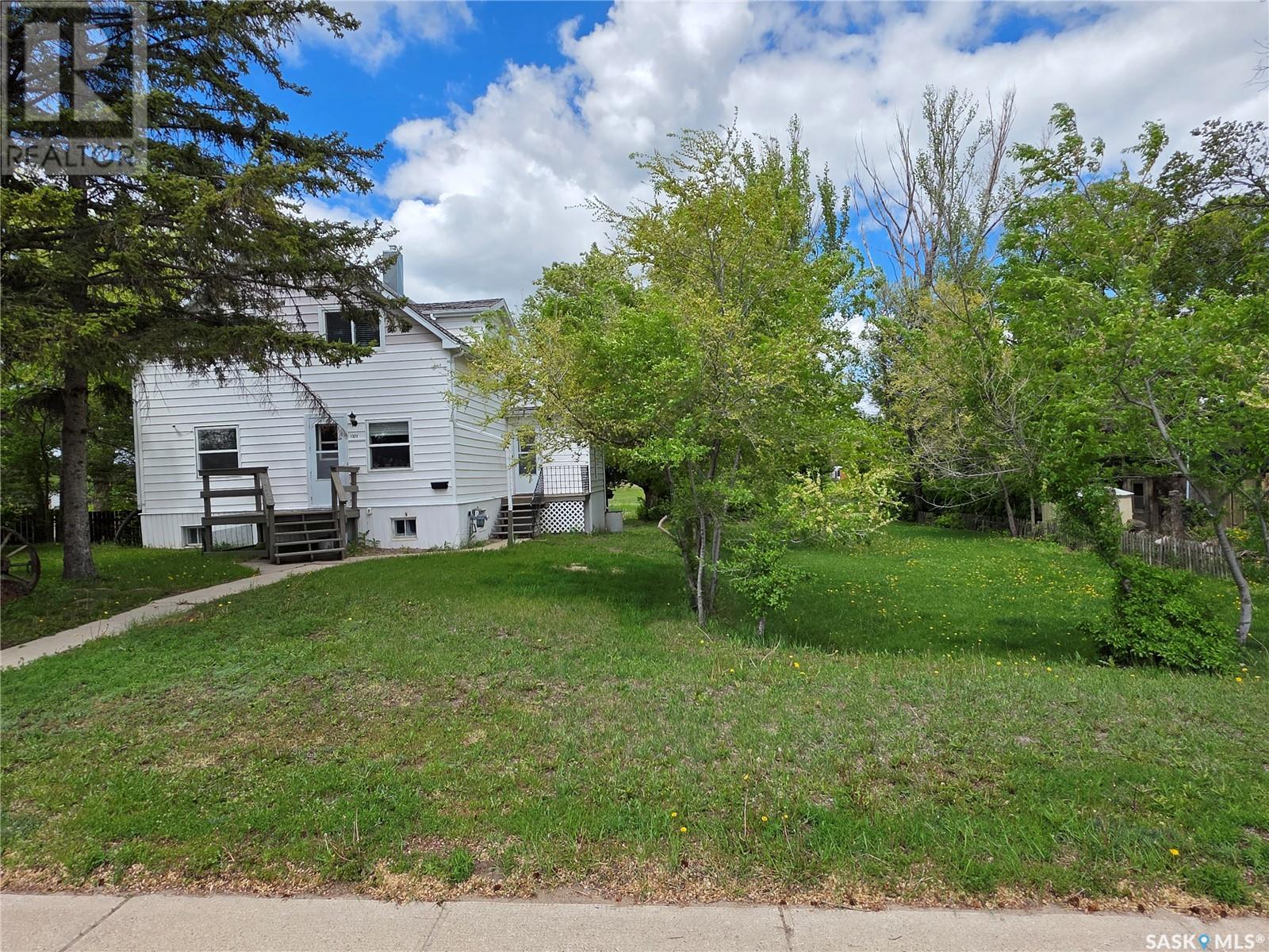 Property at 1323 North Railway STREET E image 2