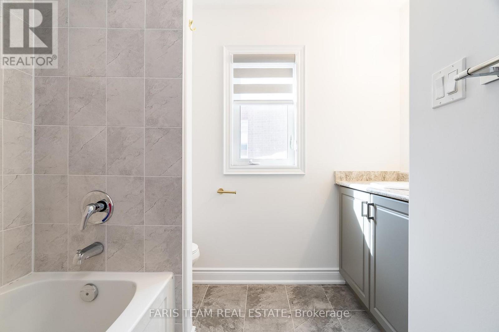 1606 Rizzardo Crescent, Innisfil, Ontario  L9S 0L7 - Photo 25 - N12174251