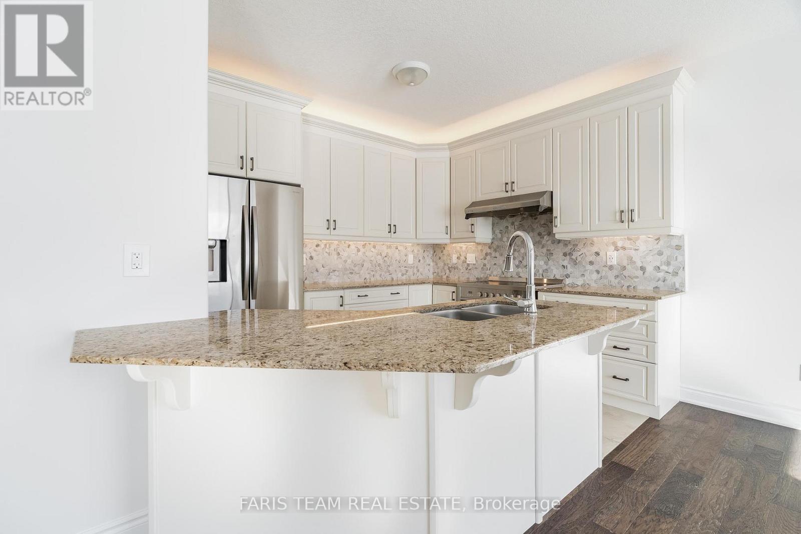 Property at 1606 RIZZARDO CRESCENT image 3