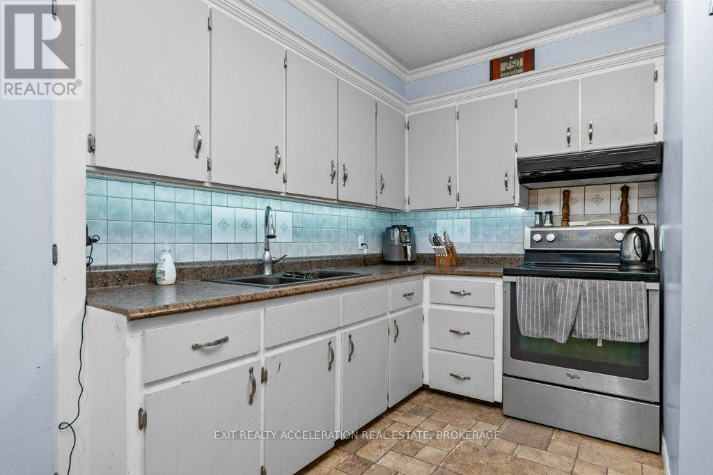 108 Dundas Street, Deseronto, Ontario  K0K 1X0 - Photo 6 - X12174382
